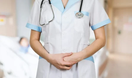 Qualified health professional with a stethoscope, the type of worker eligible for the UK Health and Care Worker visa