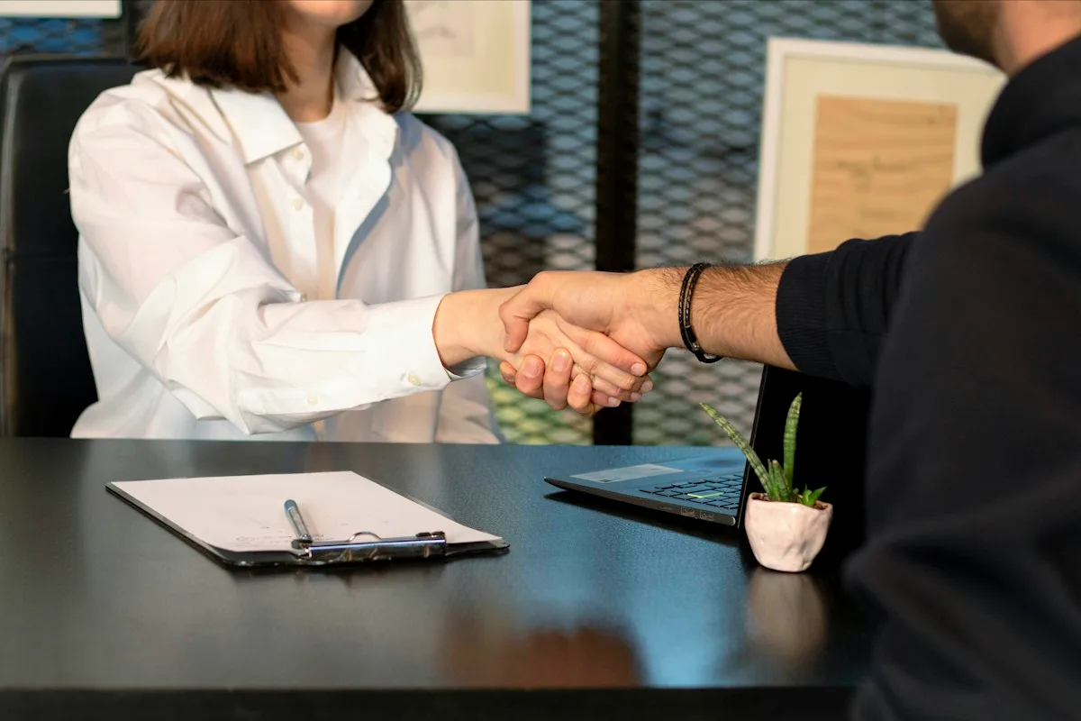 US employer and worker meeting EB3 visa requirements for a sponsored job